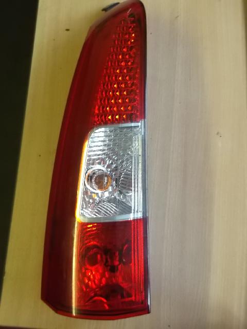 VOLVO V70 PASSENGER UPPER REAR LAMP 2005-200